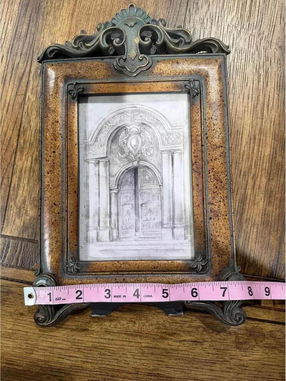 Brand Unknown | Vintage Style Ornate 5x7 Tabletop Picture Frame | 1118